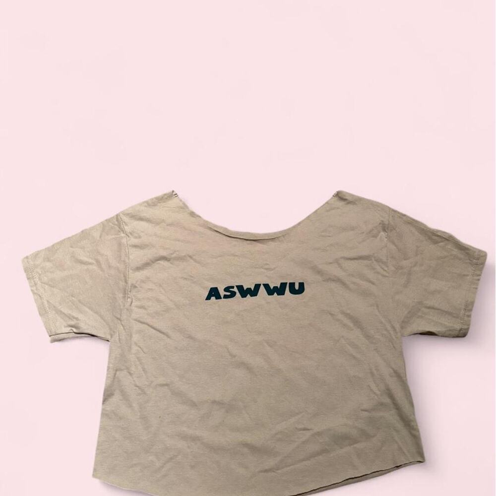 Aswwu cropped off the shoulder